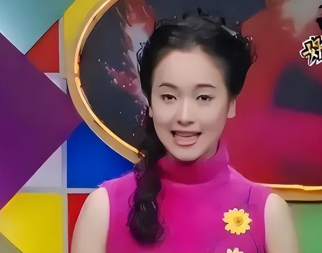 内地第一尤物左小青：戏里宽衣解带令人沉醉，如今48岁依旧迷人