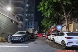 梧州一小区车库出入口路段违停阻出行丨交警部门回应图片