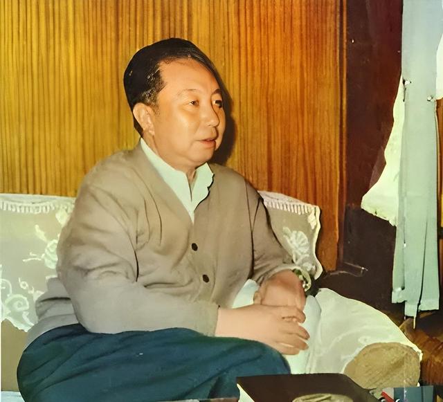 毛主席追悼会四个“没想到”，华国锋罕见发怒，李讷：太遗憾了