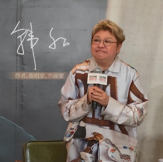 贪污上亿、假慈善？被实名举报的韩红，如今连坐椅子都成了“错”