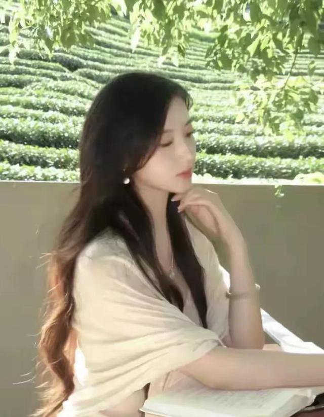 江西南昌一佳人好漂亮， 身高168cm	，体重48kg 美的让人移不开眼