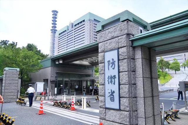 日本军事备战遭警告，解放军围台军演藏深意 三大信号警告不容无视