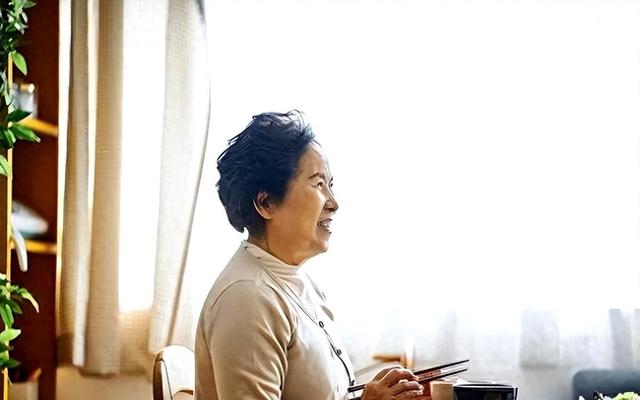 女子1个月用电632度，没查到原因将电线剪断，邻居却大叫起来