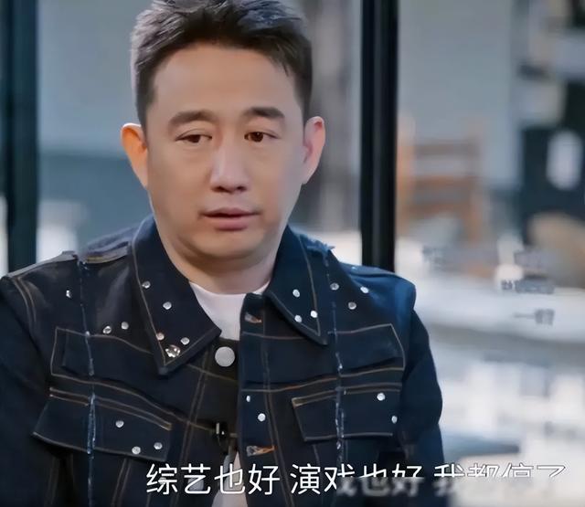55岁黄磊还能活多久？睡前戴呼吸机，每天一把药，曾被曝有心脏病