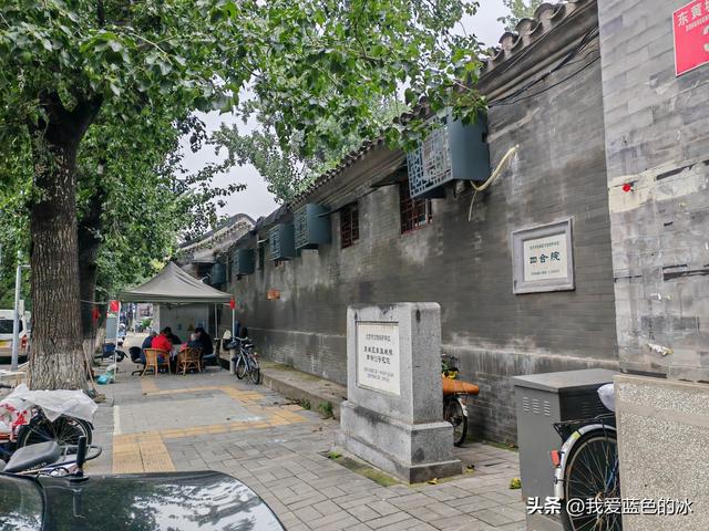 从中国美术馆出来，钻胡同，一路逛到王府井大街