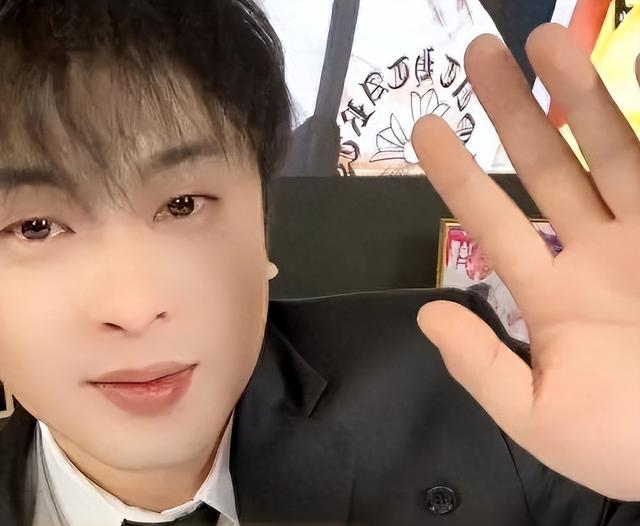 不演了？网红卫生巾大曝雷，上百人确诊癌症后，辛巴又卖惨退网