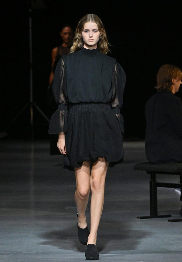 Cfcl 透明如玻璃, 编织着理念, 衣服亦是工具