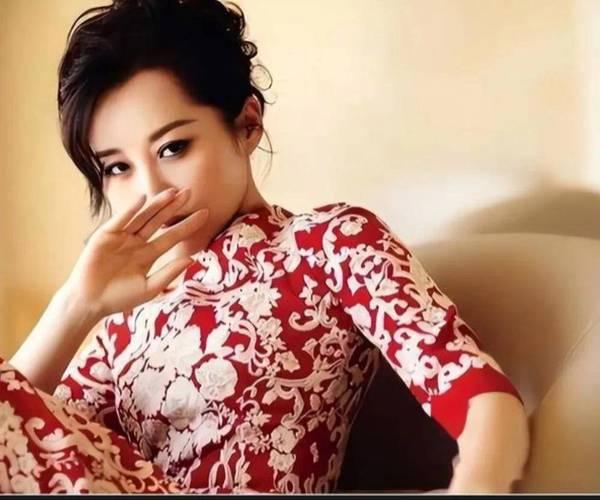 她一生 “风流成性、老少通吃”，撩汉无数，现如今56岁却依旧单身