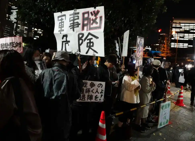 王毅严正声明，绝不允许3件事发生，话音刚落	，日本开危险首枪