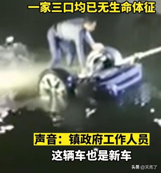 江西一轿车突然失控，视频看得腿软，咱们开车别犯这个低级错误