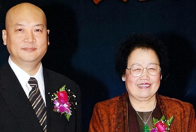 身价过百亿，坐拥北京一条街，出门私人飞机，京圈富婆都有谁?