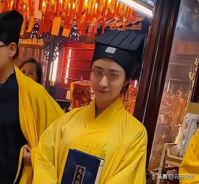 安徽美女道士胡千慧被捕：精通“胡媚术	”	，九名男徒弟揭露其罪行