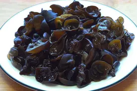 木耳立大功？医生发现：经常吃木耳的人，过不了多久，或有4改善图片