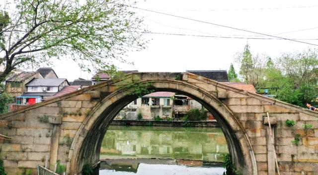 青龙白鹤水千年，古韵村居尽枕河——青浦白鹤古桥小记