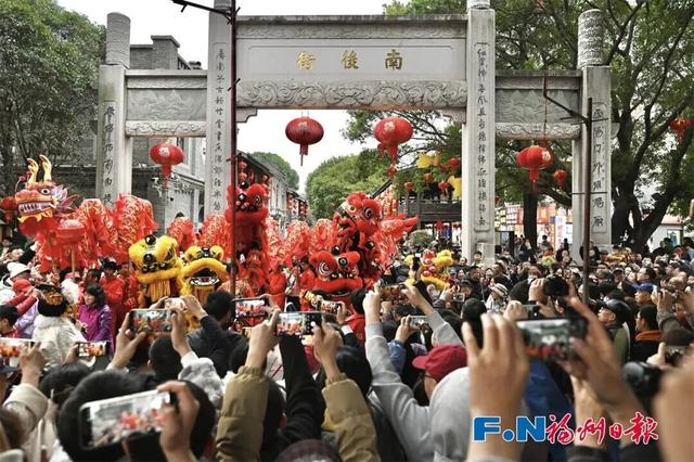 在城市中轴，漫步千年繁华，邂逅人间烟火！