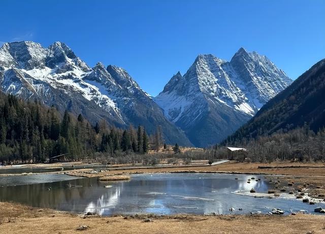逃离钢铁森林！川西冬季冰雪秘境全攻略，治愈灵魂的终极指南