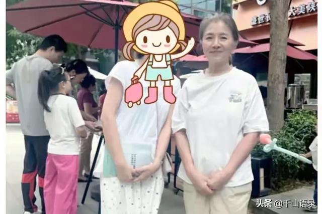 66岁迟蓬素颜被偶遇！穿洞洞鞋似邻居，《生万物》演技获赞