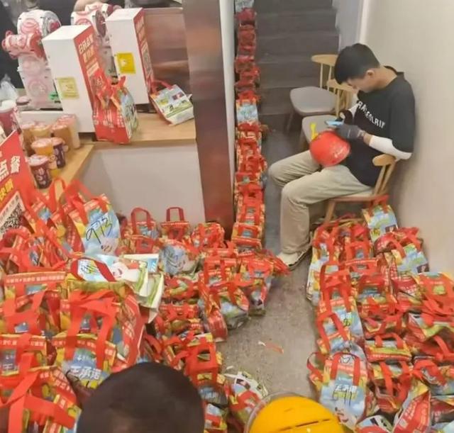 “外卖大战”第1批受害者，住院了