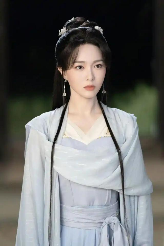 婚变传闻不到2月，42岁唐嫣高调官宣喜讯	，罗晋的近况却让人唏嘘