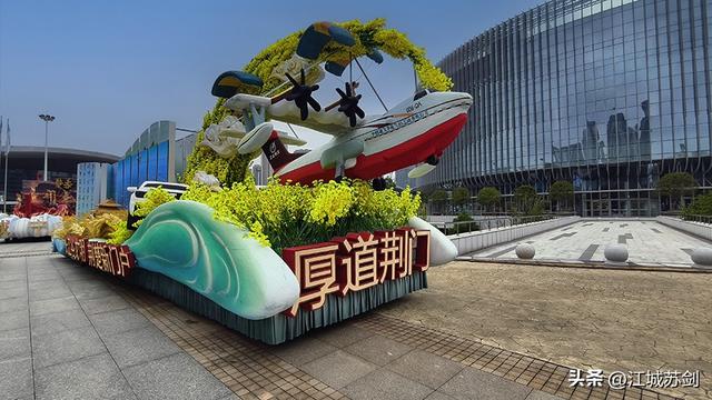 走进武汉国博中心，领略花车魅力