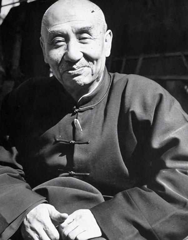 阎锡山到台北后，命人在郊外建了一座石窑洞，非蒋介石召见不进城