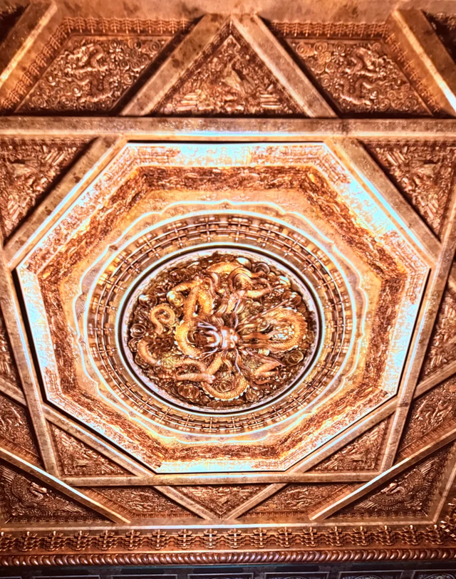 上海外滩一展览突然火了！不用去北京，沉浸式走进故宫光影世界