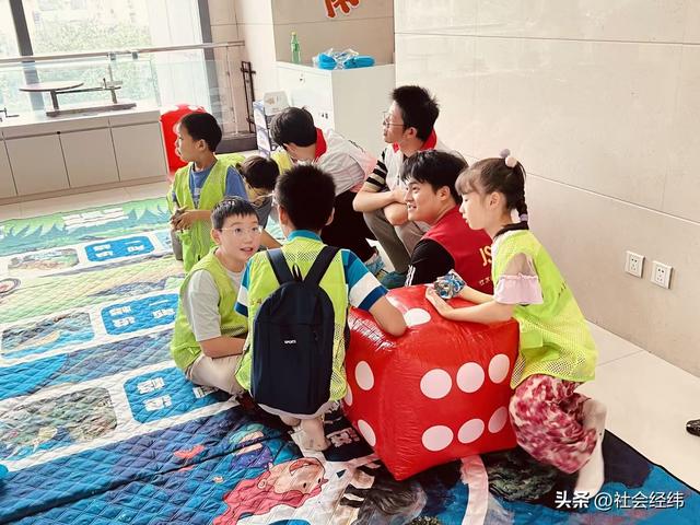“探秘古生物 智趣共成长”：建邺多机构联合开展魔方趣味活动