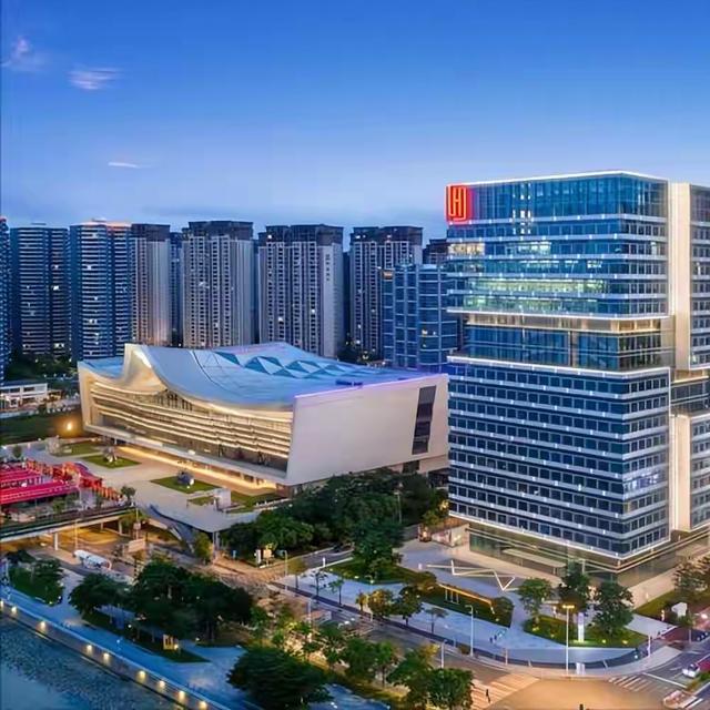 汕头广州陆距500公里/高铁350时速/1.5小时到达/票价200余元/贵吗