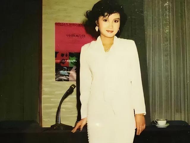 她11岁被导演看中，与名导同居多年被抛弃，如今复出却无人问津