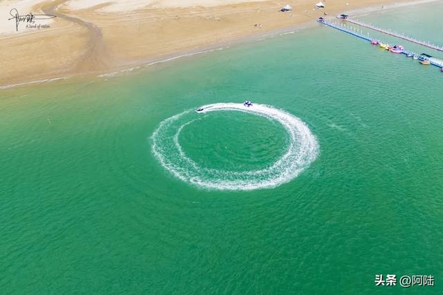 渔寮沙滩的水上项目太精彩，难怪烈日炎炎之下，游客仍然趋之若鹜