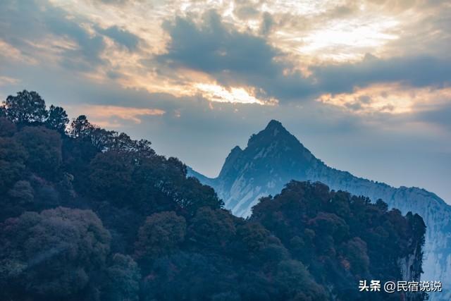 惊呆了！男子登顶华山直接先做十大碗。