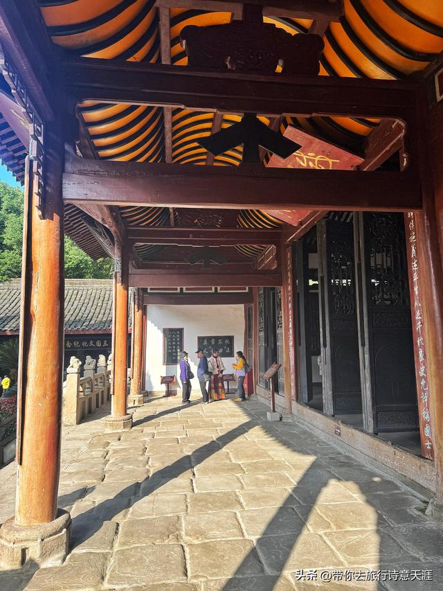 阆中古城的中天楼和张飞庙