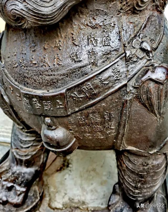 过小年	，看皂君庙的“铁对儿”狮子