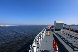 海军第46批护航编队焦作舰、洪湖舰抵达埃及亚历山大港访问图片