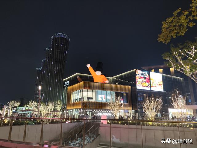 宜宾火车站遇见下腰女孩，美好的行程在欢乐的气氛中开启