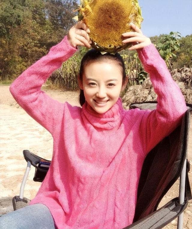 原来她早已去世，26岁全身溃烂因癌症而亡，被家人“吸血”多年！