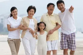 有些话烂在肚里，也别将子女这4件事说出去，父母务必要谨记图片