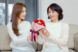 俗话说：挑儿媳妇要看亲家母人品，挑女婿要看亲家公人品图片