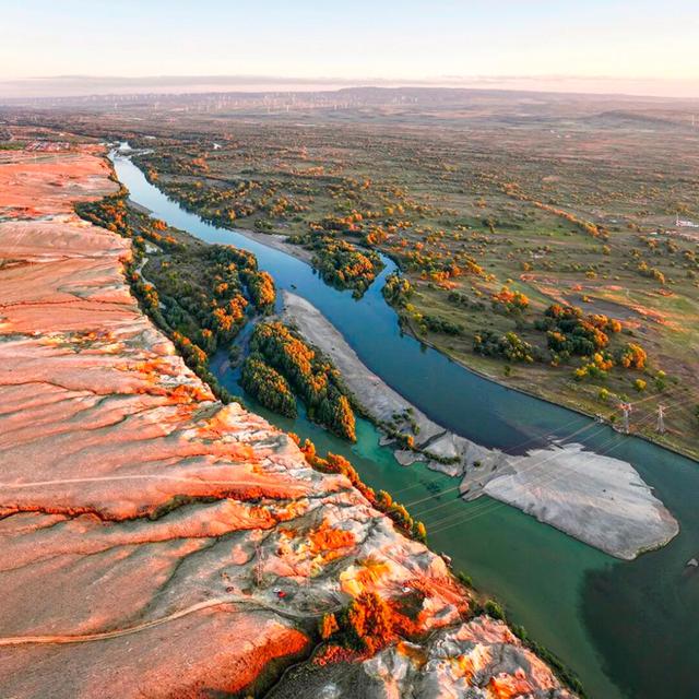 五彩山河 新疆布尔津