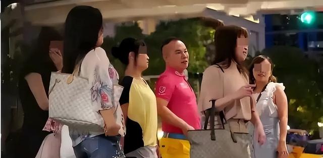 “当代韦小宝”胡汉䶮：30位情妇、60辆豪车，有钱人的生活真奢淫
