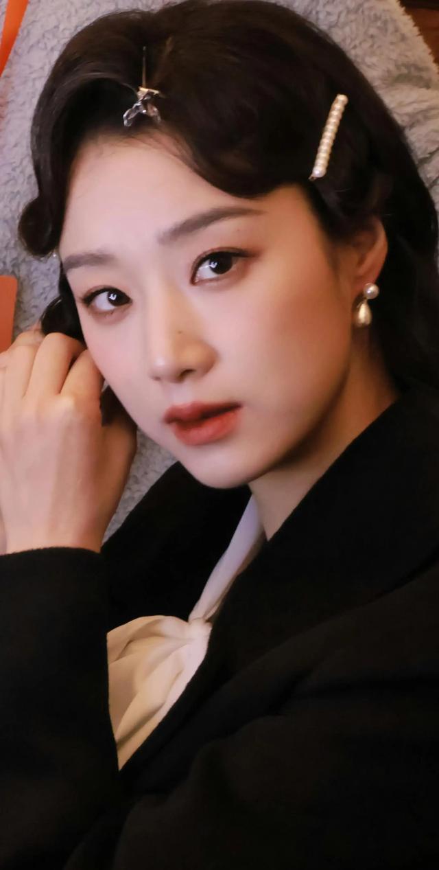 鎏光盛典——王小亿时尚写真大图