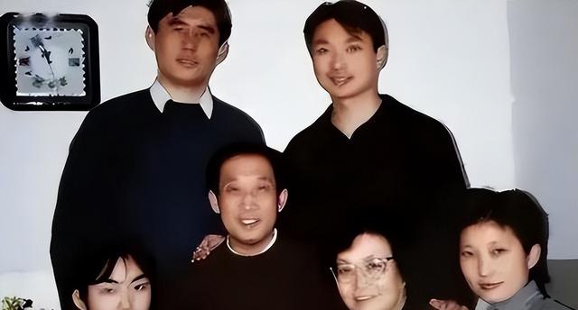 康辉：我高考分数远超清北，却被人暗中顶替，依靠父亲查明真相！