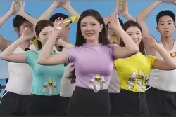 椰树回应直播被骂擦边，负责人：网上说我是糟老头子，其实我是女生图片