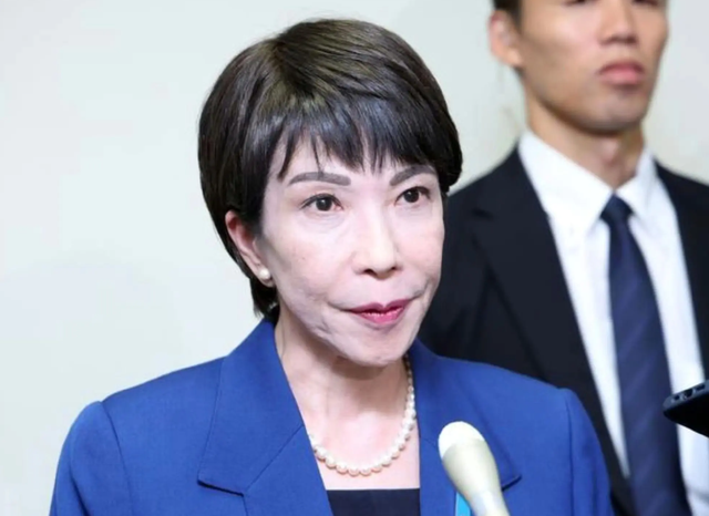 不给就加税！日本新首相刚上任，美国要走5500亿军费，高市两头难