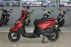 7680元，雅马哈代步125踏板，8.3马力油箱5.1L，上班代步真不错图片