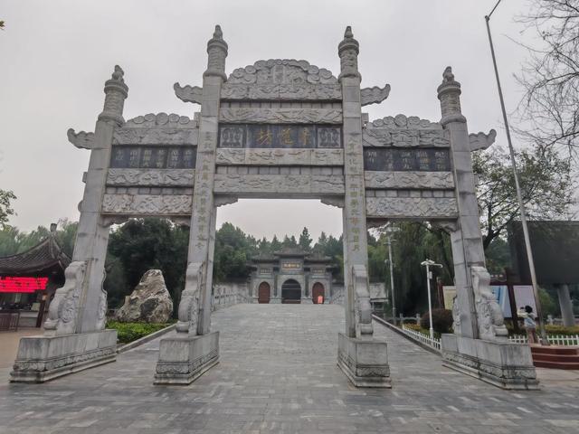 2025北京到海南行程第五天:离开河南进入湖北,雨中游览襄阳古城