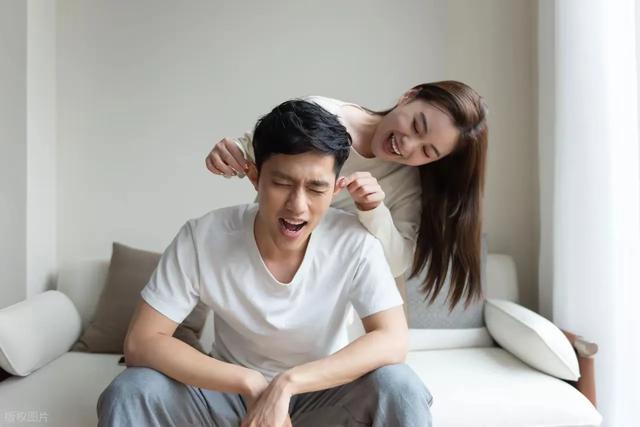 两性关系：老了才明白，女人最反感的5种行为，男人千万别这样做