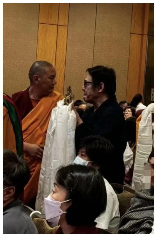 拔出萝卜带出泥！释永信事件12天后，常年信佛的王菲也惨遭牵连