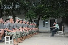 柳州市鱼峰区：退伍女兵为预定新兵传递强军“接力棒”图片
