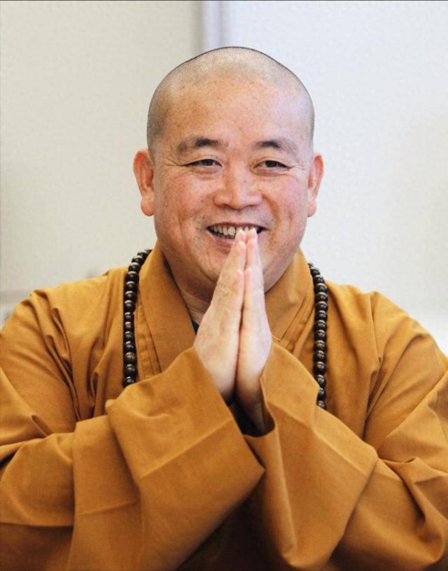 又一央视名嘴合照流出！释永信被抓恶心一幕再现，本人紧急发声